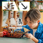 LEGO Creator Iconic Pirate Ship-5 minifigures: 4 pirates and 1 skeleton with accessories including a pistol