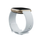 Google - Fitbit Sense 2 montre intelligent – Bleu brume/Aluminium or pâle-Charge rapide : moins de charge signifie plus de travail. Et avec Sense 2, vous pouvez obtenir l'équivalent d'une journée de batterie en seulement 12 minutes