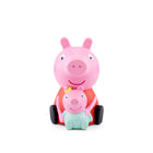 Tonies Peppa Pig: The New Little Sister Tonie Figurine - French-Tracklist (in French) : 1. La grande nouvelle 2. La couverture en patchwork 3. La leçon des grands frères et grandes sœurs 4. Le nouveau bébé 5. Un prénom pour bébé 6. Tenir bébé dans ses bras 7. Un petit moment avec maman Total Run Time: Approx. 45 minutes