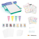 Canal Toys Art Lab Fluffy Paint Studio-Start by painting the background areas and flat icons with water paint. Then add Fluffy paint in the striped parts to create fun effects! Finish by adding decos! Wow painting has never been so fun!