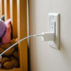 LOGiiX - Vibrance Power Mini 30W USB-C Chargeur Mural - Blanc-Présente une conception légère avec des broches pliables pour une portabilité facile