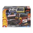 Hot Wheels Racing  F1 Grid Start-​Take on the spirit of real F1 racers with the Hot Wheels Racing Formula 1 Grid Start Track Set