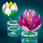LEGO Botanicals Water Lilies-Blue and colourless elements create the illusion that the vases are transparent