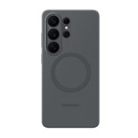 Samsung Galaxy S26 Ultra Silicone Magnet Case - Black-Its soft texture is paired with a comfortable grip and a durable, long-lasting finish that resists wear over time. The Silicone Magnet Case delivers a balanced blend of comfort, protection and simplicity