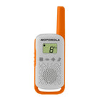 Motorola TALKABOUT Radio Bidirectionnelle- Assorti -  Paquet de 3-La plage de connectivité jusqu'à 25,7 km (16 miles) vous permet de rester en contact sur de grandes distances (remarque: la portée peut varier en fonction de facteurs externes tels que le terrain, les conditions météorologiques, les obstructions, etc.)
