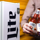 Miller Lite - Refrigerateur compact avec ouvre-bouteille, 3,2 pi3 (90 L), Blanc-Modele de faible encombrement à dos plat