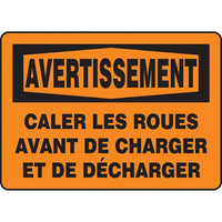Safety Signs and Identification, Caution Signs, Avertissement; Caler les roues avant de charger et de decharger, SEG746-Language - French