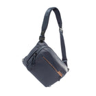 Peak Design Everyday Sling - 6 L - Ash-Travel personal item with its dedicated tablet sleeve