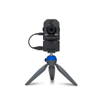 Zoom Q2N-4K - Handy Video Recorder-High-quality 150  wide-angle lens (f2.8/15.2 mm)