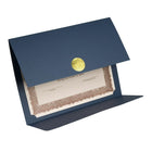 Porte-certificats St. JamesMD Elite avec médaillon doré, fini lin-Couverture lin bleu marine de 80 lb