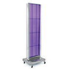 Azar Displays – Prés sol panneau perforé, 2 côtés, 16 larg. x 60 prof. po, filières C, bs à roulettes 16 po, violet (700258-PUR)-Comprend une bande d’affichage en acrylique et des filières en C d’une largeur de 5 po faisant toute la longueur de chaque côté et est supporté par une base sur roulettes de 20 larg. x 5 haut. x 16 prof (po) en métal
